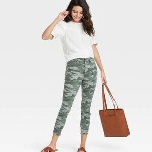 Target Universal Thread High-Rise Skinny Cropped Jeans in Camo - Size 14